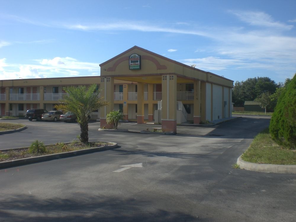 Executive Garden Titusville Hotel المظهر الخارجي الصورة
