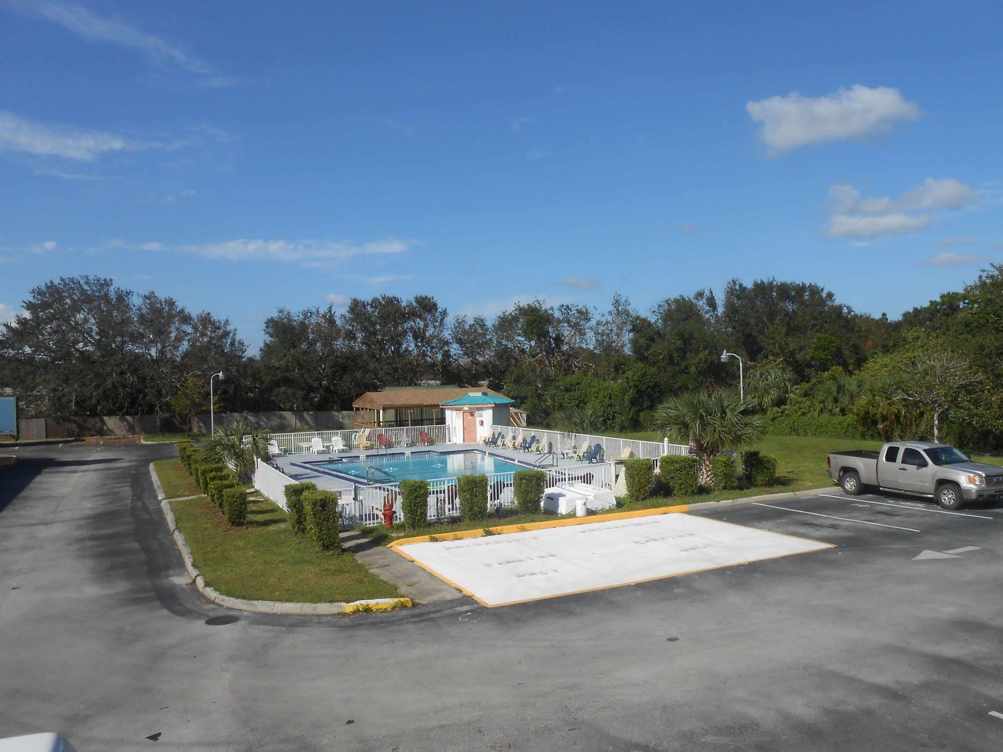 Executive Garden Titusville Hotel المظهر الخارجي الصورة