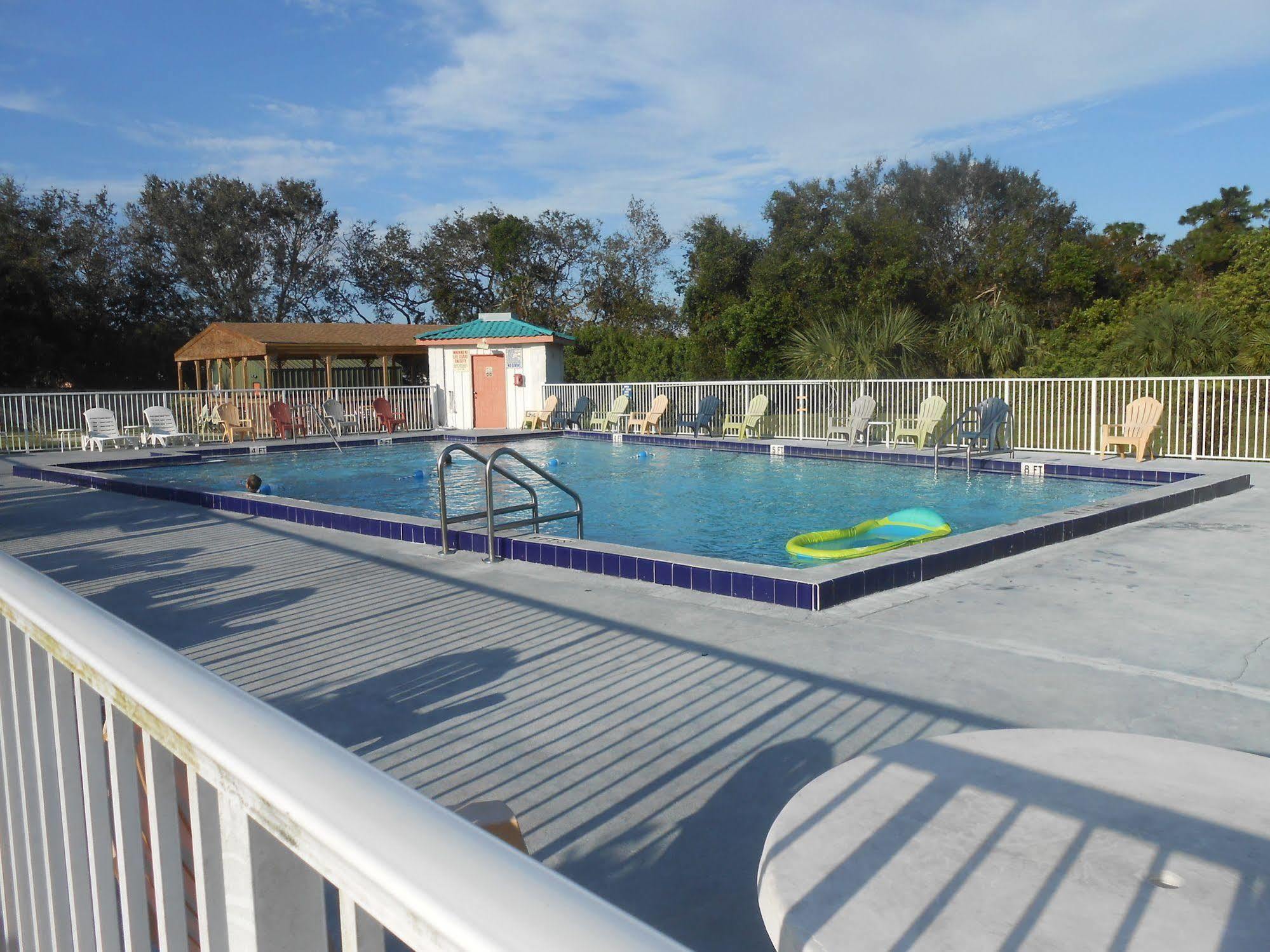 Executive Garden Titusville Hotel المظهر الخارجي الصورة