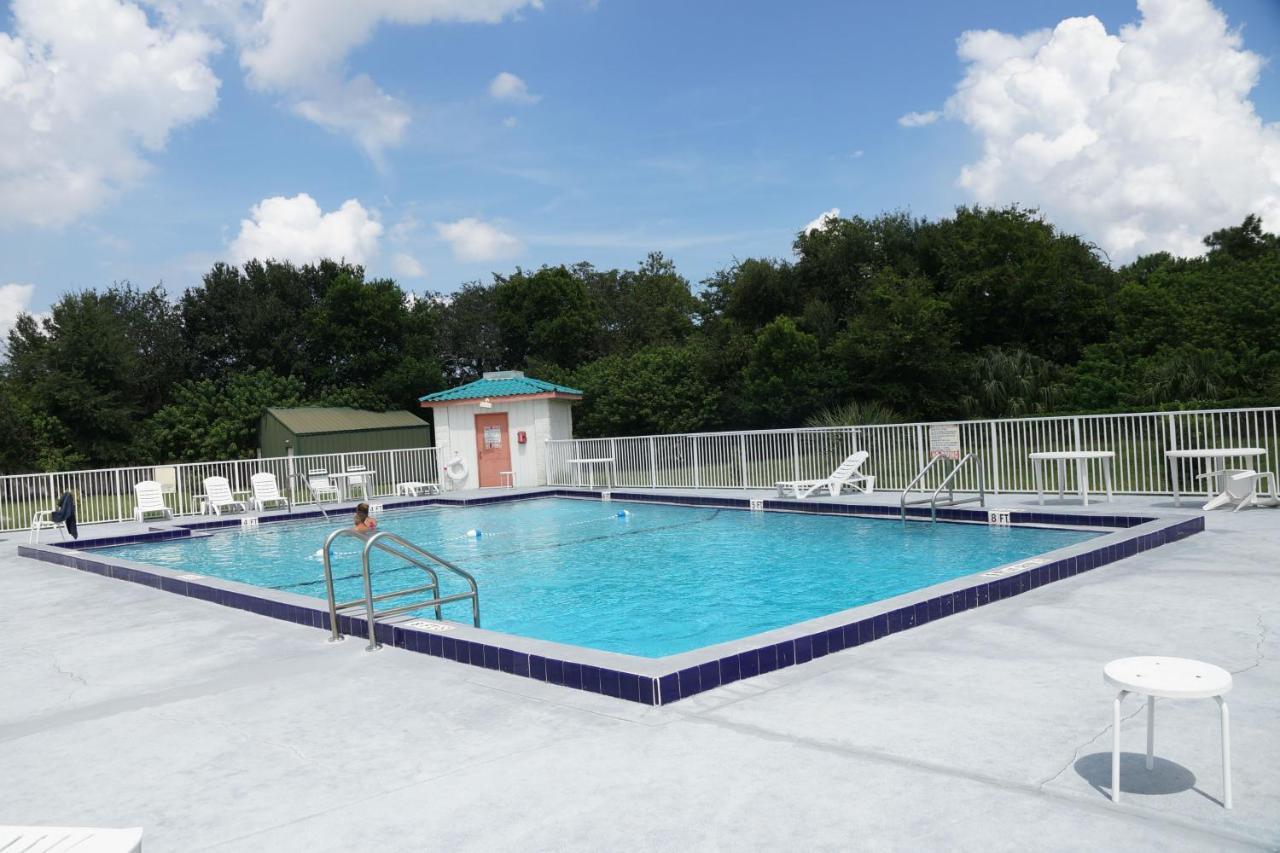 Executive Garden Titusville Hotel المظهر الخارجي الصورة