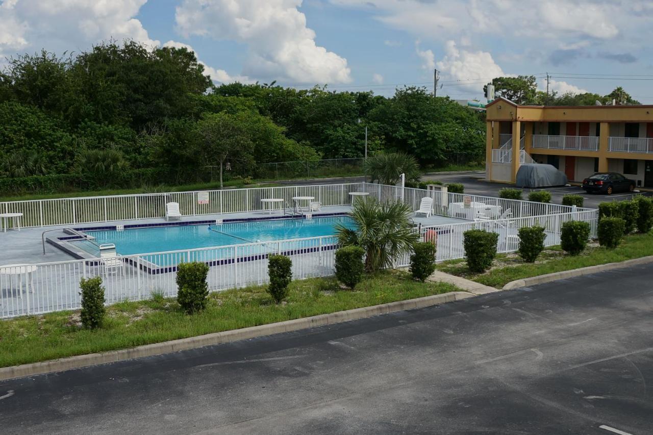 Executive Garden Titusville Hotel المظهر الخارجي الصورة